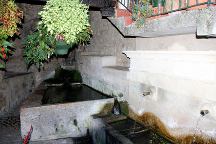 Bild: Fontaine in Moustiers-Sainte-Marie