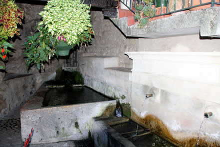 Bild: Fontaine in Moustiers-Sainte-Marie