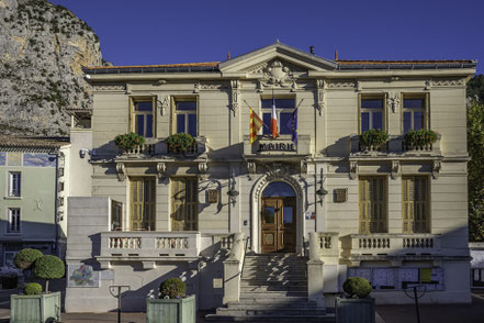 Bild: Das Rathaus in Castellane am Place Marcel Sauvaire