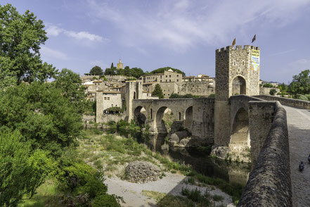 Bild: Pont Vell in Besalú, Spanien