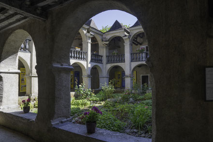 Bild: Der Kreuzgang der Monastère Notre-Dame de Sarrance in den Pyrenäen