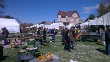 Bild: Antiquitätenmarkt in L´Isle sur la Sorgue