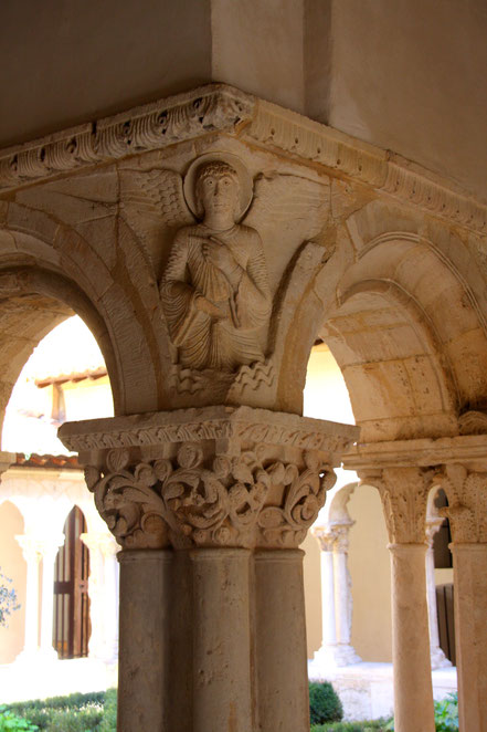 Bild: romanischer Kreuzgang in der Kathedrale Saint Sauveur in Aix-en-Provence