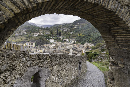 Bild: Der Weg zur Zitadelle in Entrevaux