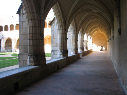 Bild: Kreuzgang der Monastère de Brou in Bourg-en-Bresse Frankreich