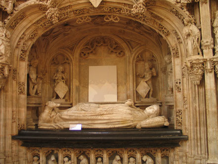 Bild: im Innern der Monastére de Brou in Bourg-en-Bresse, Frankreich