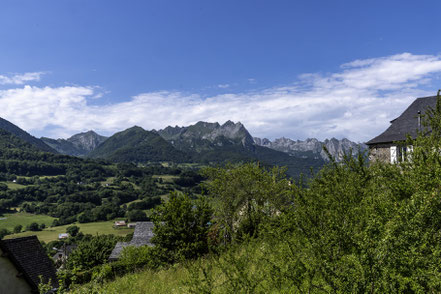 Bild: Blick auf die Bergwelt von Lesun