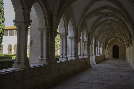 Bild: Alfosinischer Kreuzgang der Mosteiro de Santa Maria da Vitória in Batalha
