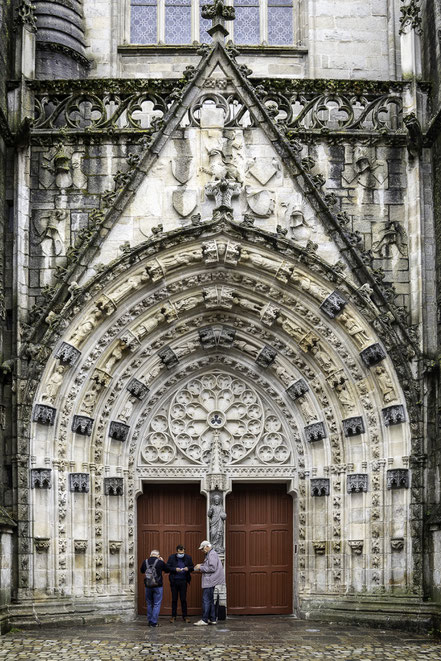 Bild: Das Hauptportal der Cathédrale Saint Corentin in Quimper