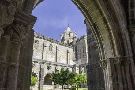 Bild: im Kreuzgang der Catedral de Évora