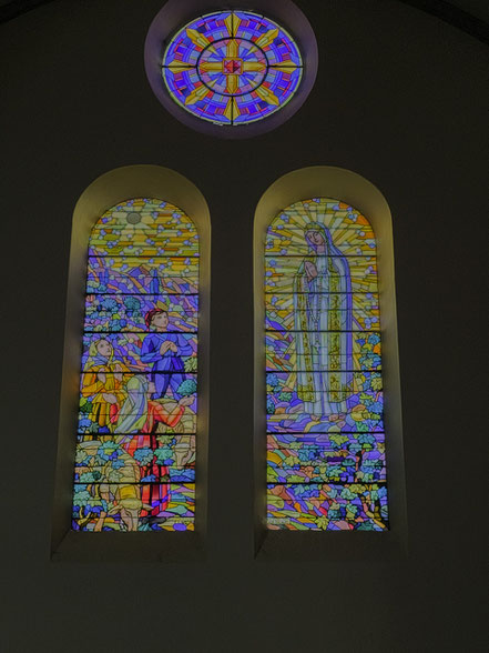 Bild: Buntglasfenster in der Église Saint Etienne in Dambach-la-Ville