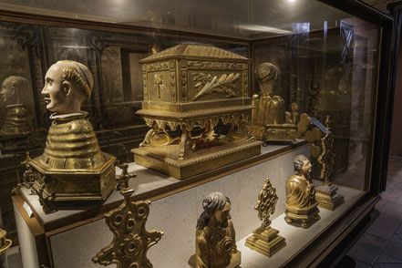 Bild: Reliquienraum in der Schatzkammer der Église Saint-Pierre in Prades