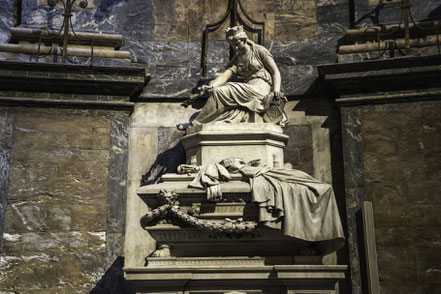Gabstätte neben Sant Narcisco in der Basilika de Sant Feliu de Girona