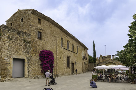 Bild: Plaça del Castell in Peratallada, Katalonien, Spanien 