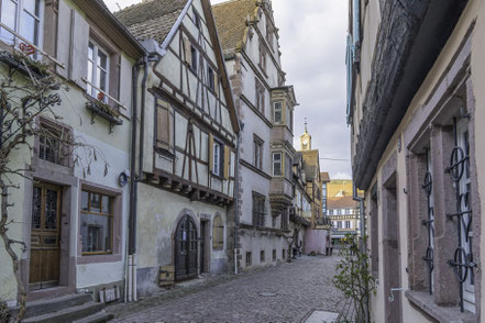 Bild: Das Haus Dissler mit Erker in Riquewihr im Elsass, Frankreich 