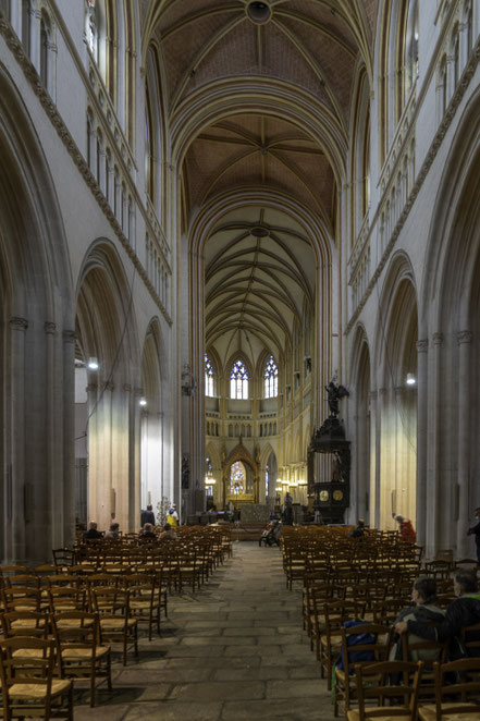 Bild: Das Mittelschiff der Cathédrale Saint Corentin in Quimper