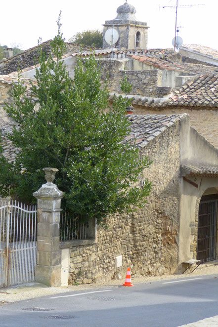 Bild: Blick auf Pfarrkirche St. Peter in Lagnes, Vaucluse