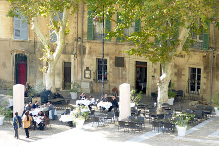 Bild: Restaurant gegenüber Palais des Papes, Avignon