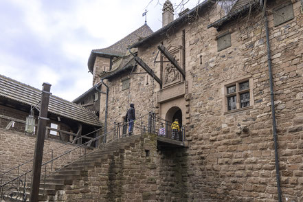 Bild: Aufgang zu den Verteidigungsanlagen des Château du Haut-Koenigsbourg im Elsass, Frankreich