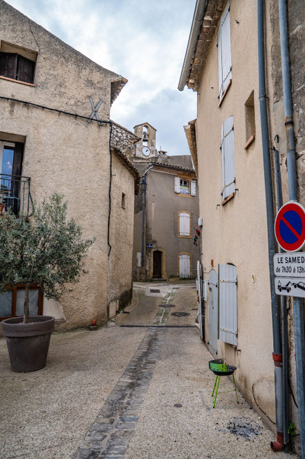 Bild: Mérindol im Luberon mit Glockenturm