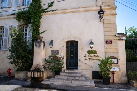 Bild: Mazan im Vaucluse mit dem Château de Sade 