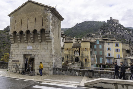 Bild: Pforte vor der Ponte Levatoio in Entrevaux