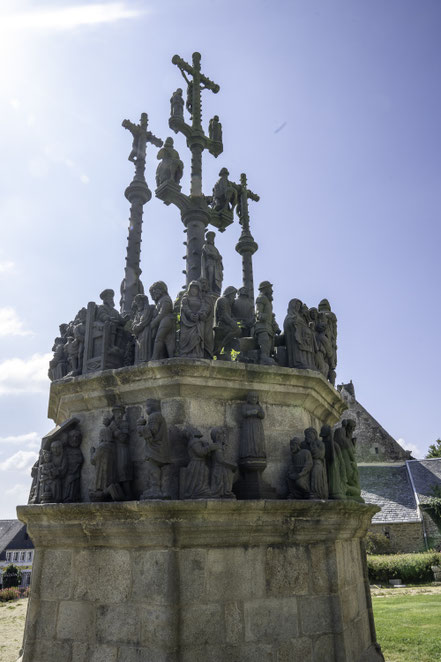 Bild: Der Calvair - Kalvarienberg - im Umfriedeter Pfarrbezirk - Enclos paroissiaux in Plougonven 