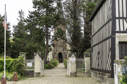 Bild: Kirchturm der Église Saint-Nicolas in Beuvron-en-Auge