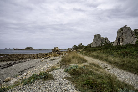 Bild: Rosa Granitküste an der Plage Pors Scaff in der Bretagne 