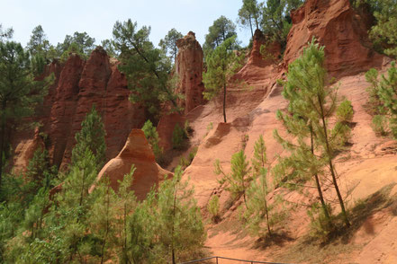 Bild: Ockerfelsen in Roussillon, Provence, Frankreich