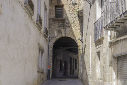 Bild: Das Portal zum Eintritt in das mittelalterliche Santa Pau 