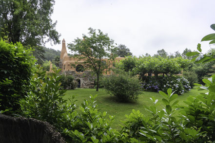 Bild: Haus am Pont romain in Ascain im französischen Baskenland