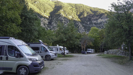 Bild: Wohnmobil-Stellplatz in den Pyrenäen bei Villefranche-de-Conflent in Frankreich