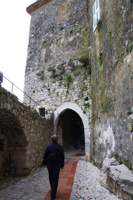 Bild: Eingang in das Dorf durch das Stadttor "La Poterne" in Èze