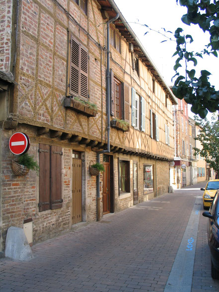 Bild: Fachwerkhäuser in der Stadt Châtillon sur Chalaronne in den Dombes in Frankreich