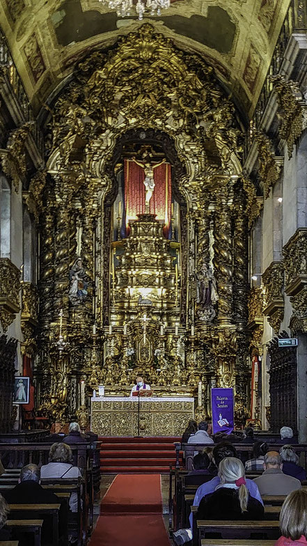Bild: Im Innern der Igreja do Carmo in Porto