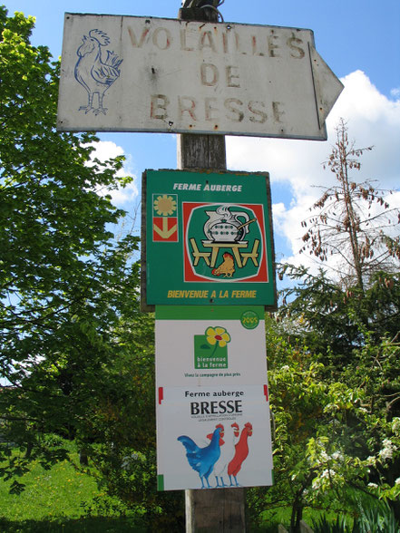 Bild: Schild eines Züchters von Bresse-Geflügel in der Bresse in Frankreich