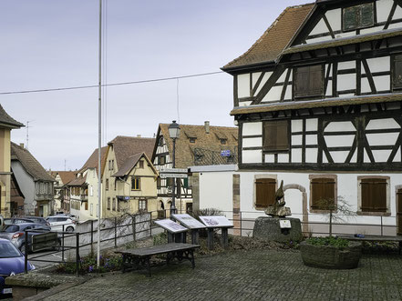 Bild: Blick vom Hôtel de Ville am Place de Marché in Dambach-la-Ville