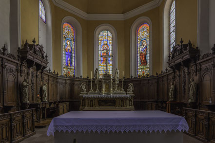 Bild: neobarocker Hochaltar mit Chorgestühl aus dem XIX. Jh. in der Église Saints-Pierre-et-Paul d´Eguisheim