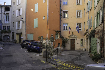 Bild: Fontaine vor dem Seniorenhaus in Cotignac