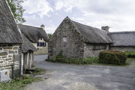 Bild: Kérascoët das bewohnte Museumsdorf, in der Bretagne  