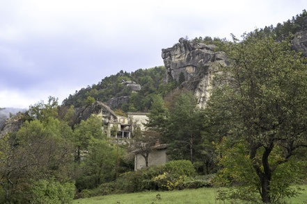 Bild: Wanderung zur Chapelle Notre-Dame in den Sandsteinformationen Les grès d’Annot in Annot