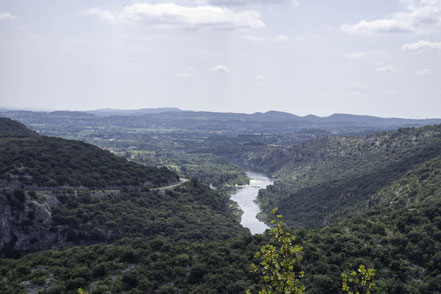 Bild: Blick an das Ende der Gorges de l´Ardèche vom Grand Belédère