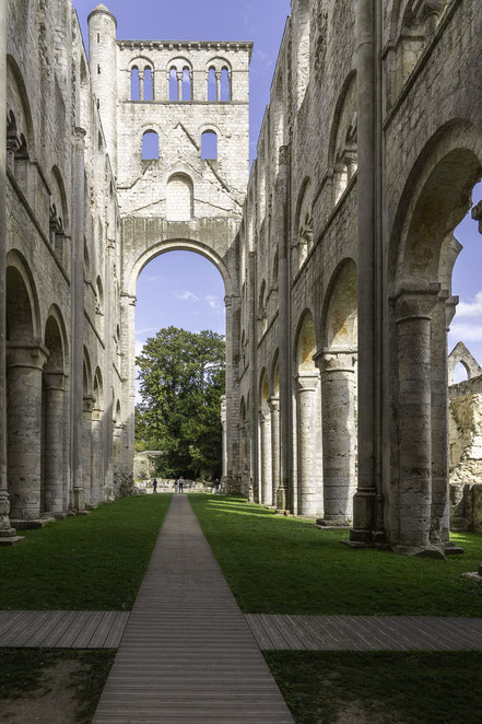 Bild: Kirchenschiff der Kirche Notre-Dame in  der Abbaye de Jumièges