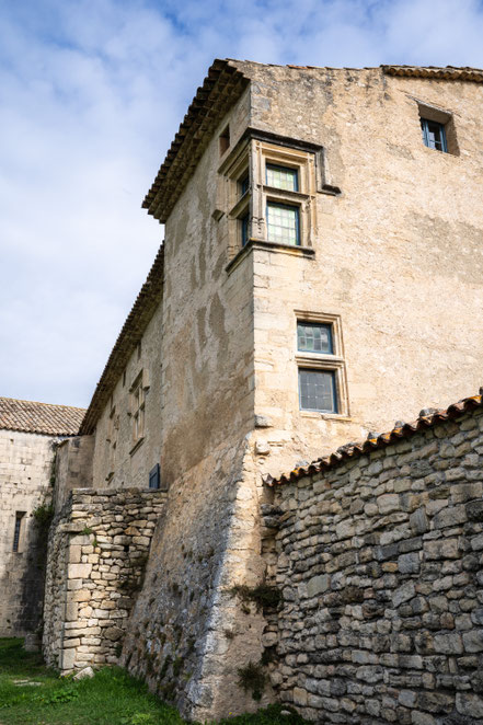 Bild: Mane mit Prieuré de Salagon im Département Alpes de Haut Provence 