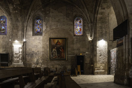  Bild: Buntglasfenster im rechten Seitenschiff der Église Saint-Sauveur in Manosque