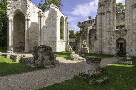 Bild: Ursprüngliches Querschiff und Chor der Kirche Notre-Dame in  der Abbaye de Jumièges