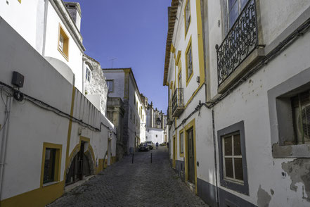 Bild: Gasse in Évora, Portugal