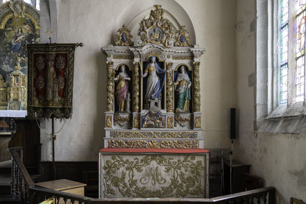 Bild: Seitenaltar der drei Jungfrauen in der Église Notre-Dame de Croas-Batz in Rosscoff 