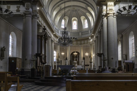 Bild: Im Innern der Basilique Saint-Gervais d'Avranches